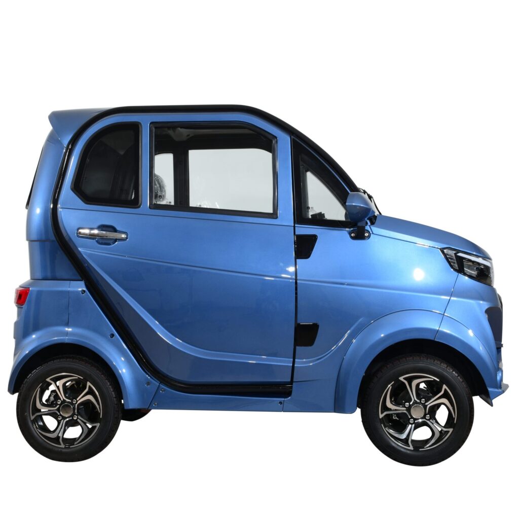 Side view of the Green Transporter Q Express in blue, highlighting its sleek doors, windows, and sporty wheels.