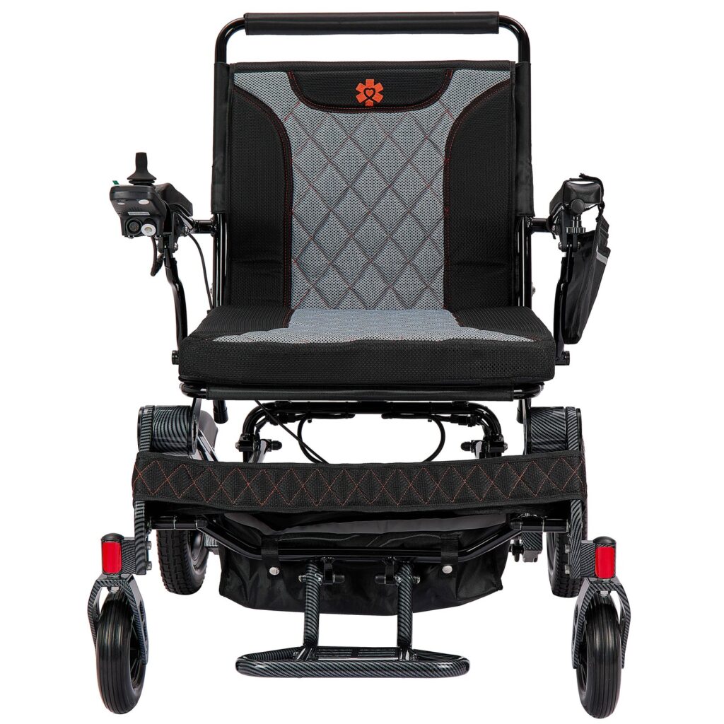 Front view of the Bangeran Mammoth EX showing the wide 22 inch seating area and dual armrest bags